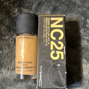 MAC Studio Fix Liquid Foundation NWT